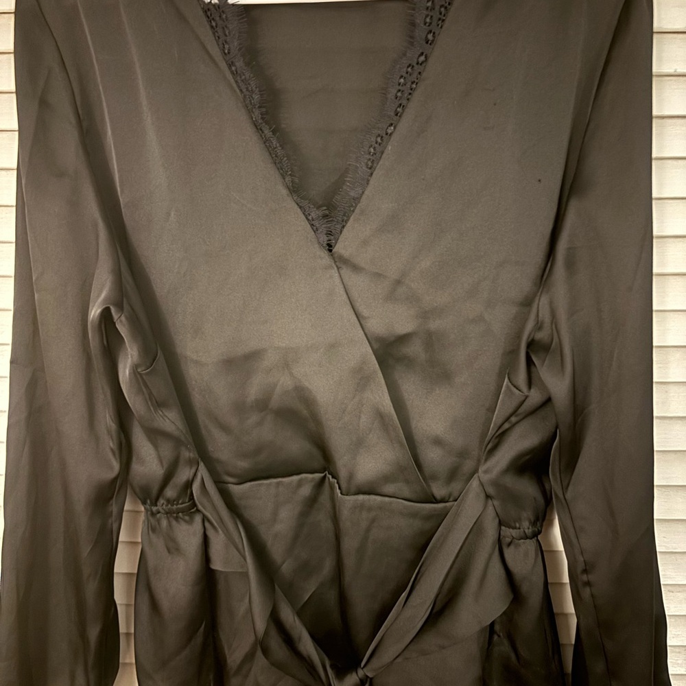 Elegant tie wrap top with lace